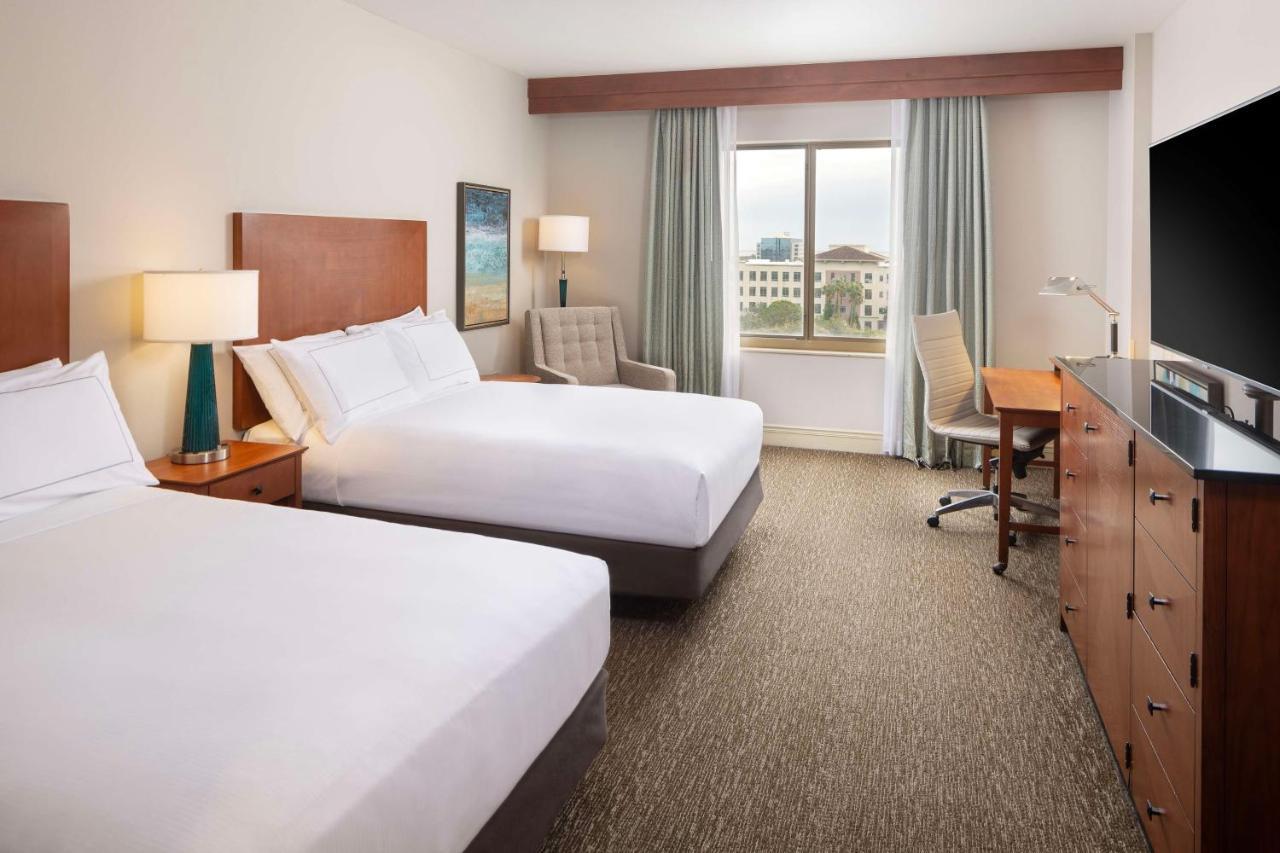 Hotel Hilton St. Petersburg Carillon Park Extérieur photo